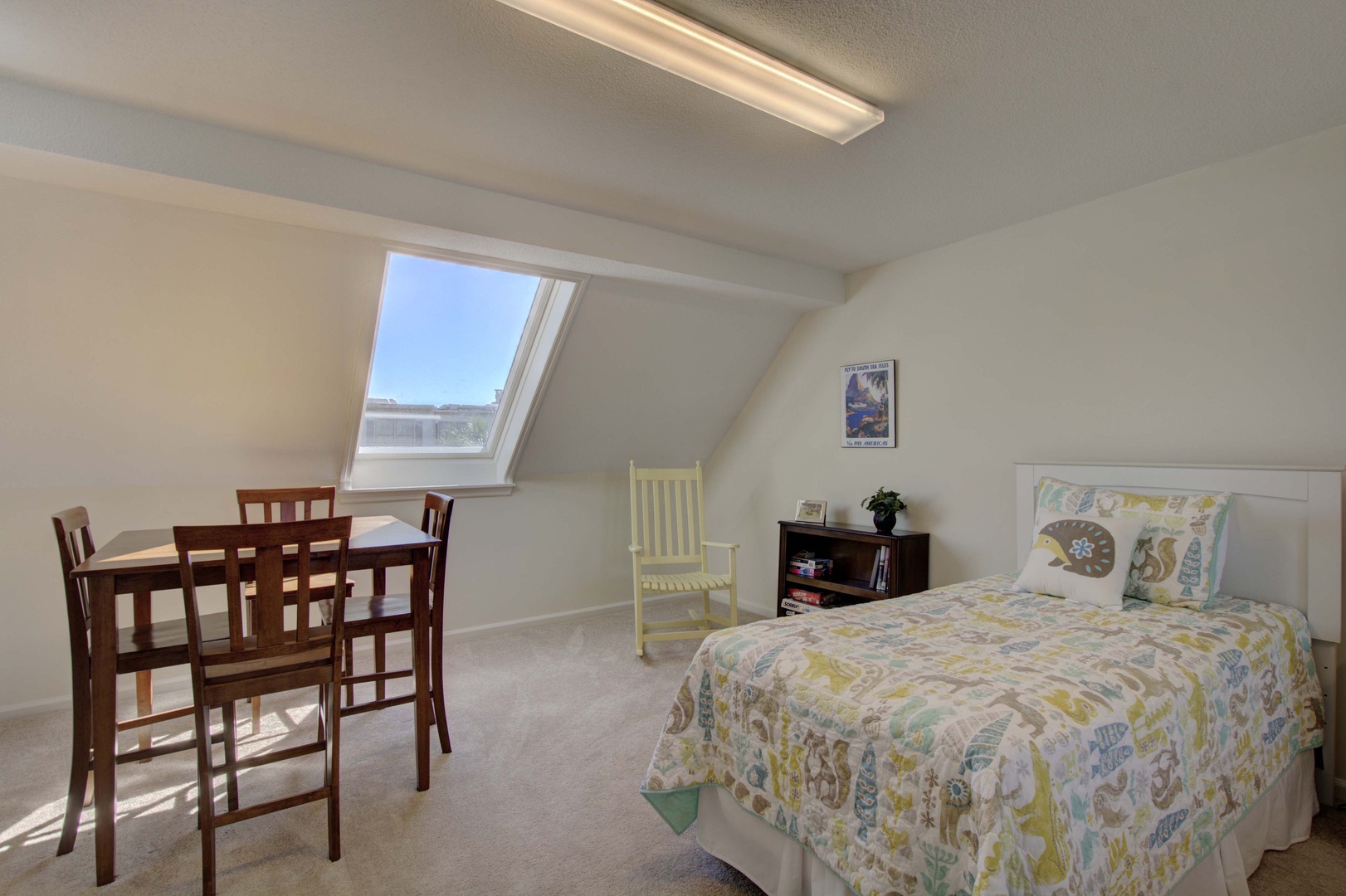 Guest Bedroom 2, 2 Twin Beds