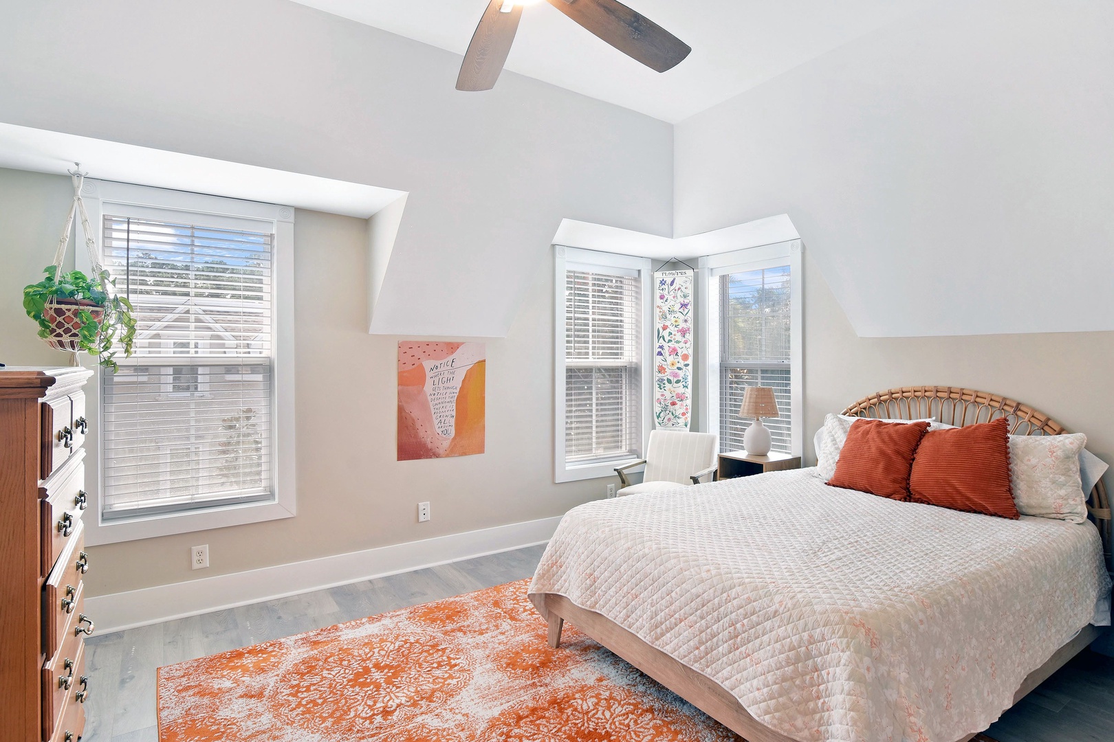 Bedroom 3, Queen Bed