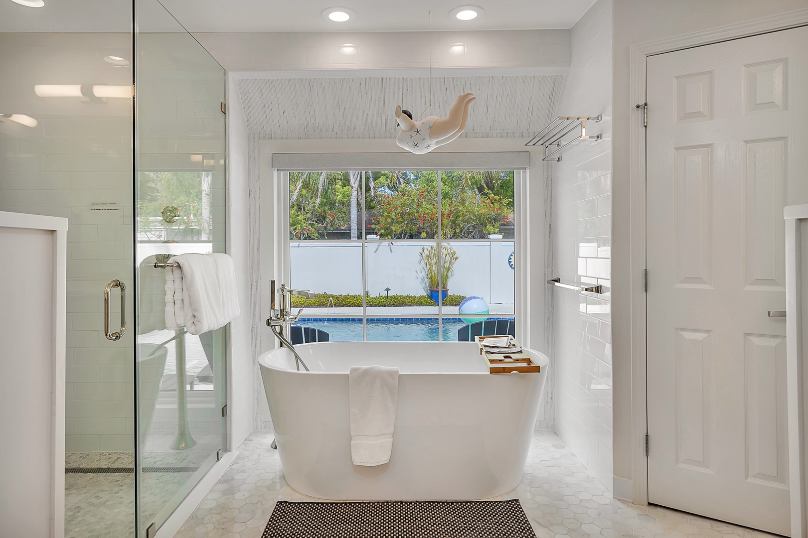 Primary Bathroom, Soaking tub