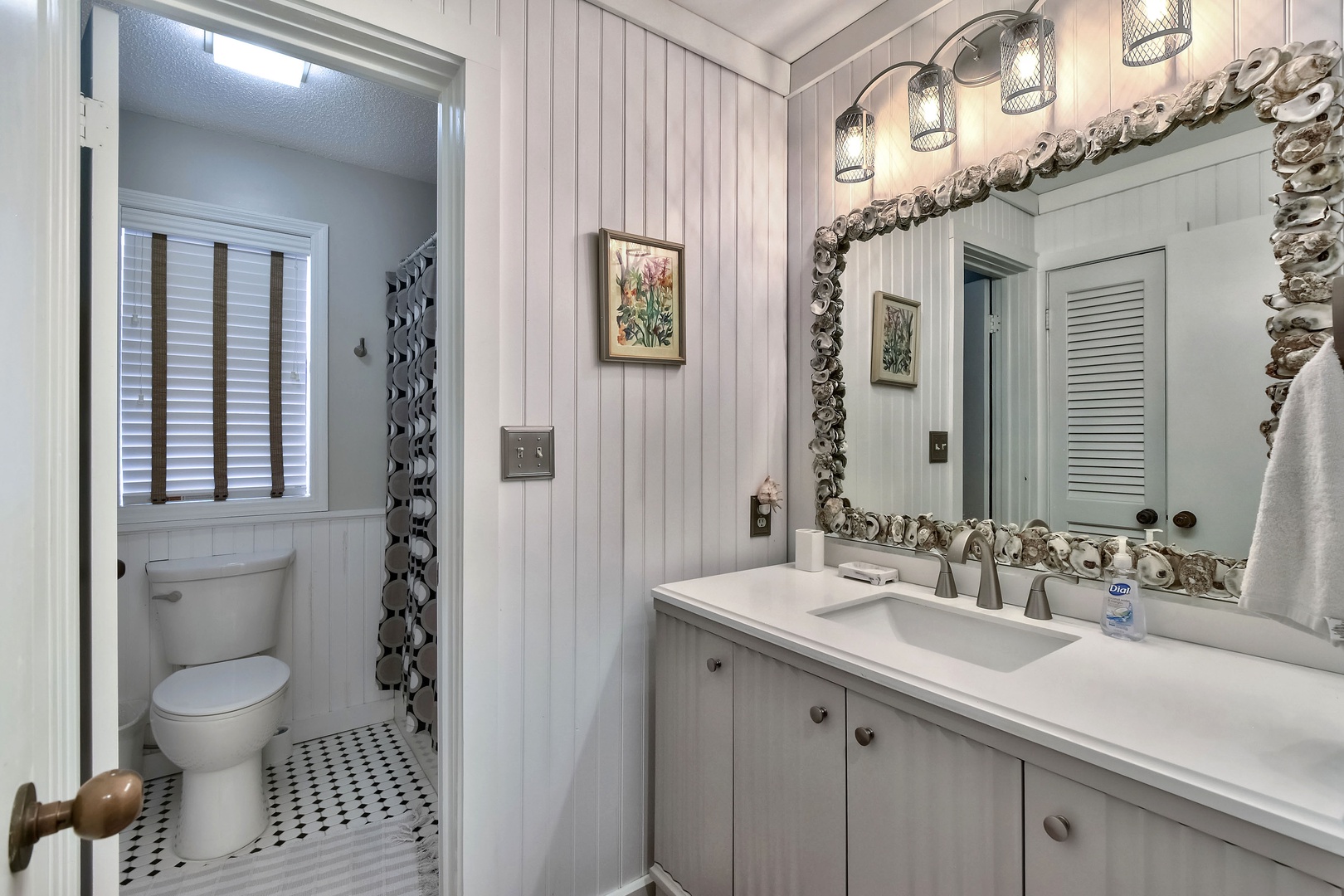 Guest Bathroom, Tub/Shower Combo