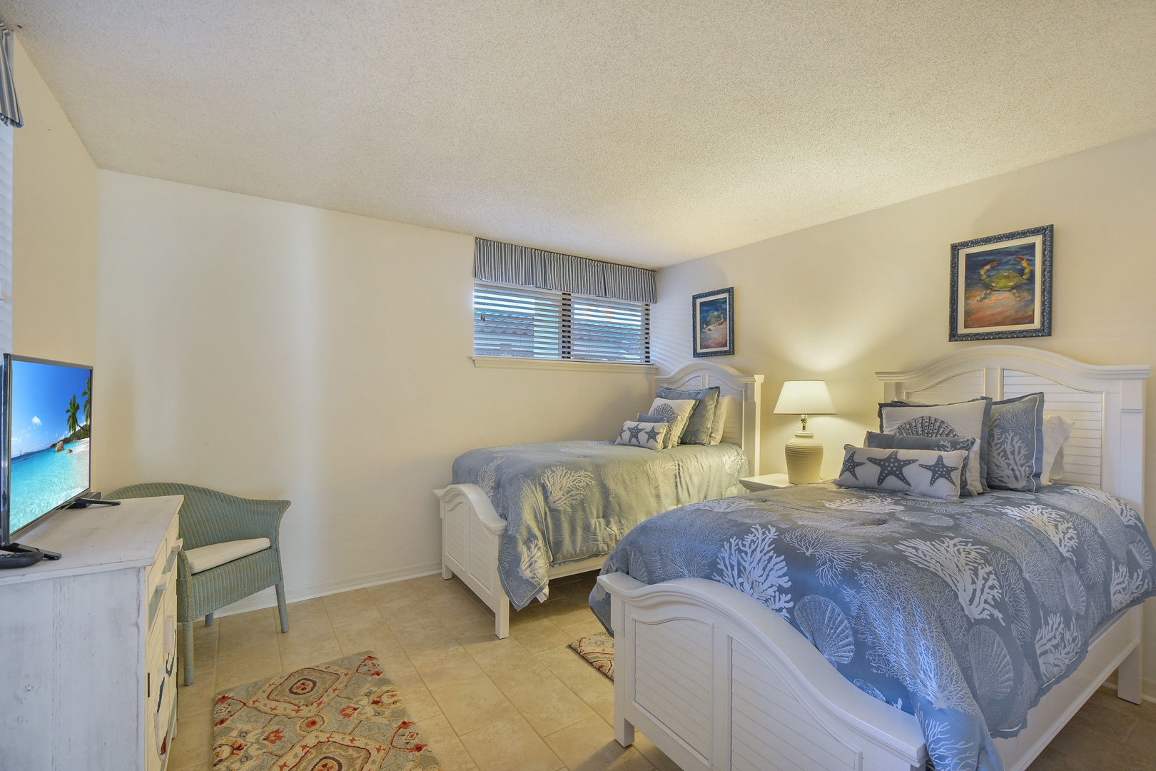 Guest Bedroom:  2 Twin Beds