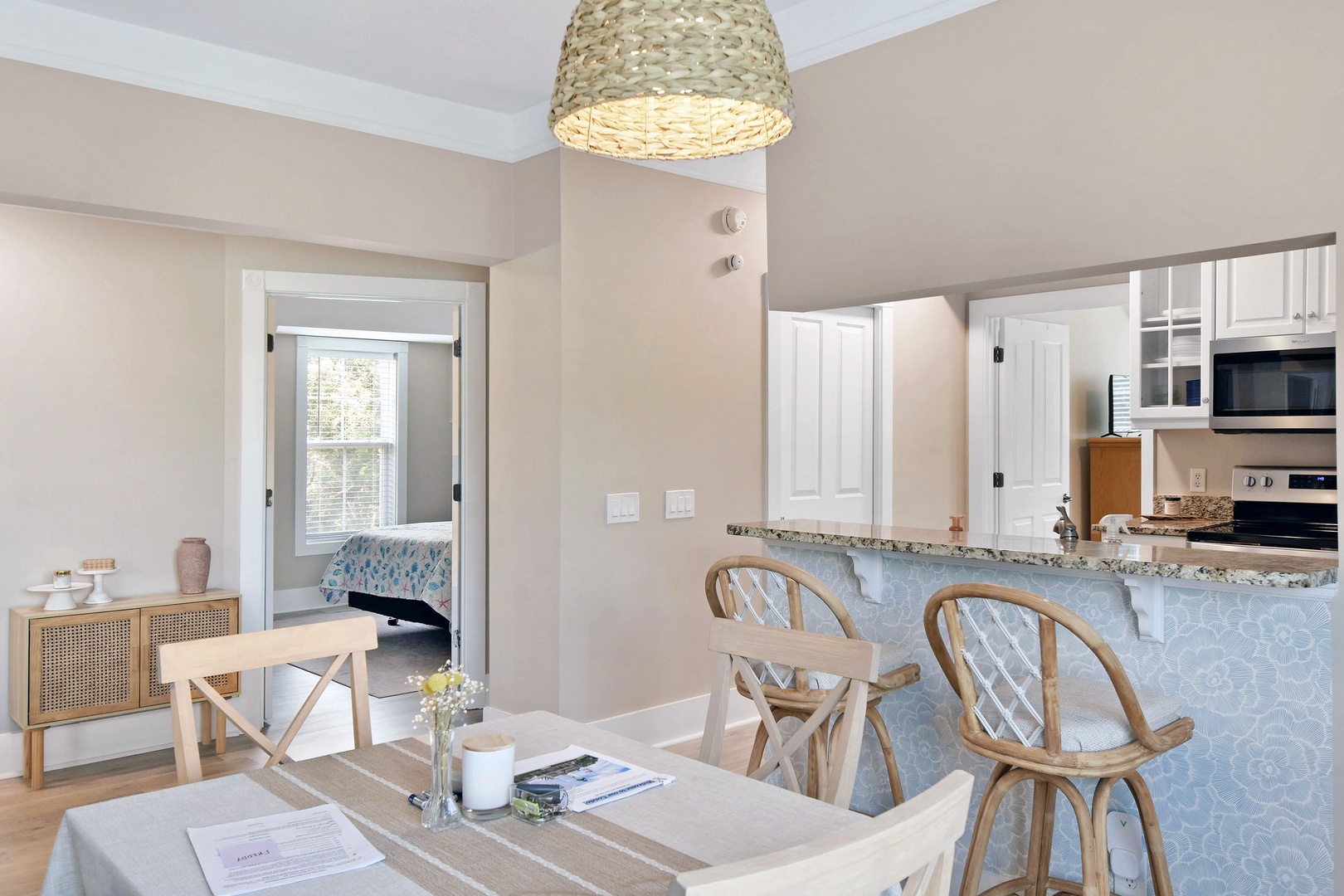 Dining Area and Kitchen Bar