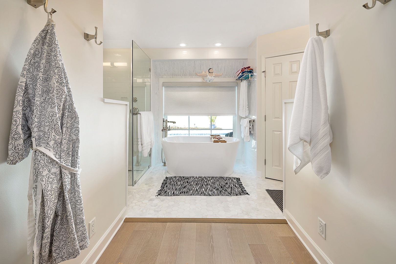 Primary Bathroom, Soaking Tub