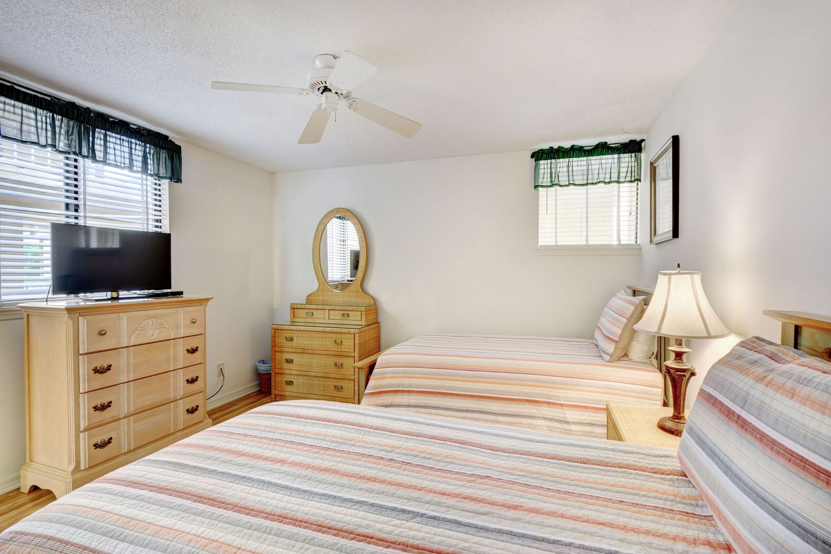 Guest Bedroom, 2 Twin Beds