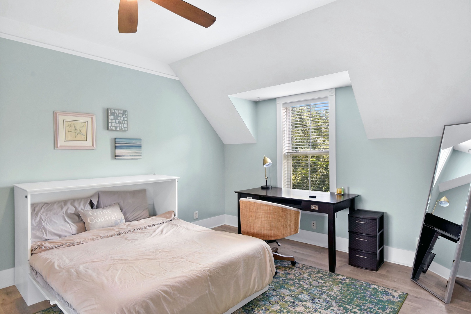 Bedroom 2, Queen Bed