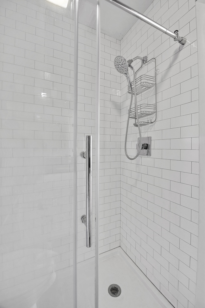 Primary Bathroom, Shower