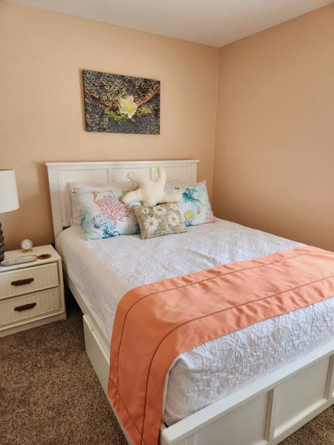 Guest Bedroom, Queen Bed