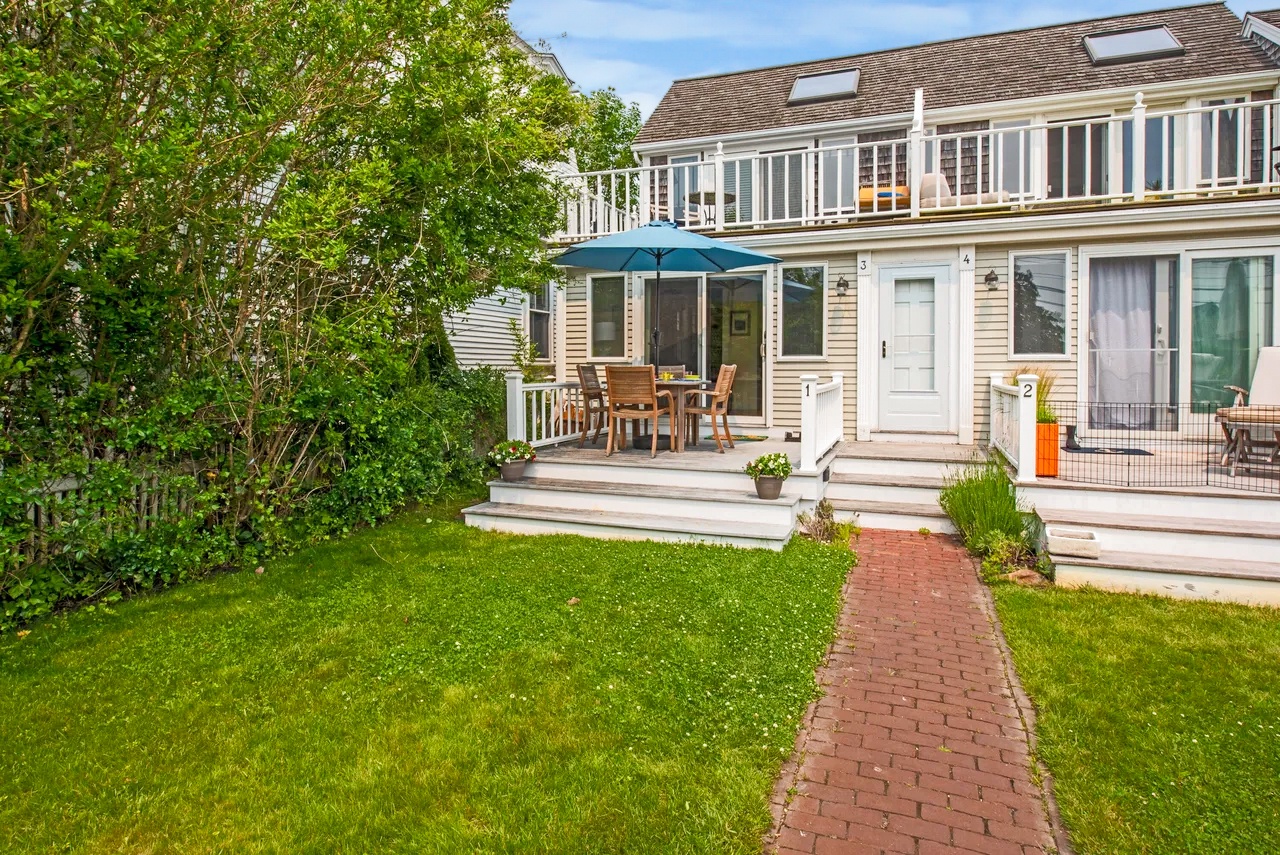 586 Commercial St Unit 1, 157105