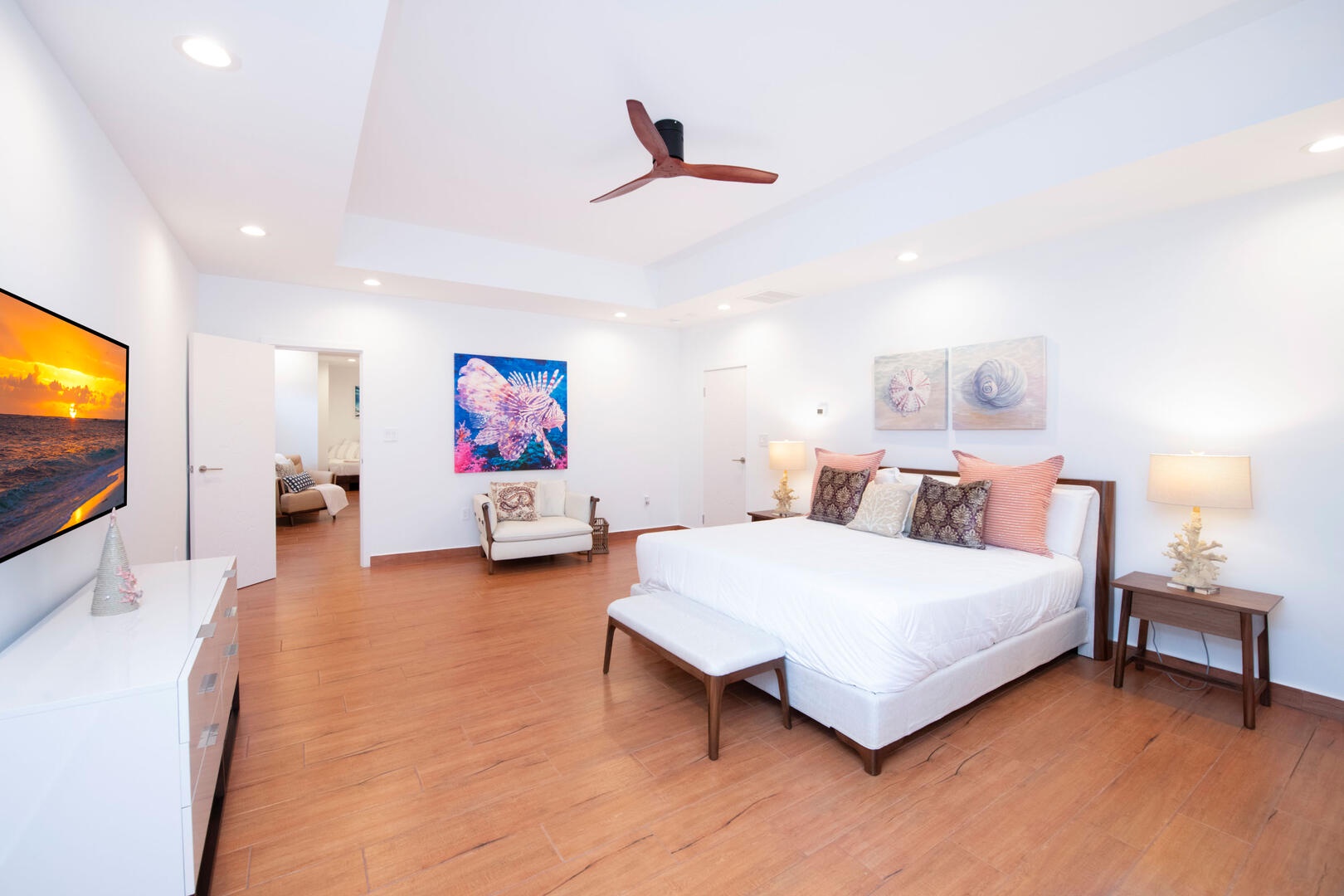 Suite 9 with king bed.