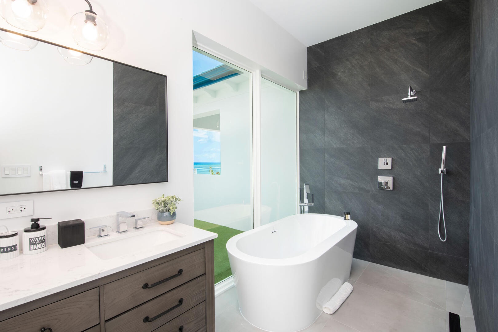 West suite ensuite bathroom.