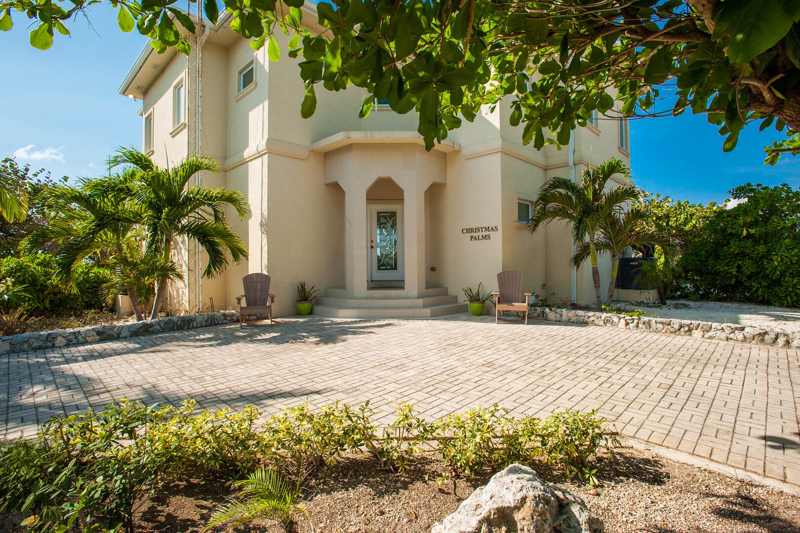 Front entrance to the villa.