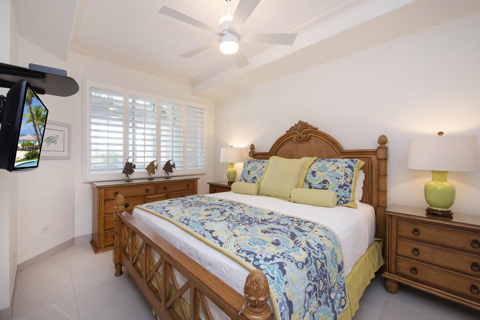 Bedroom 2 with king bed and HD cable TV.