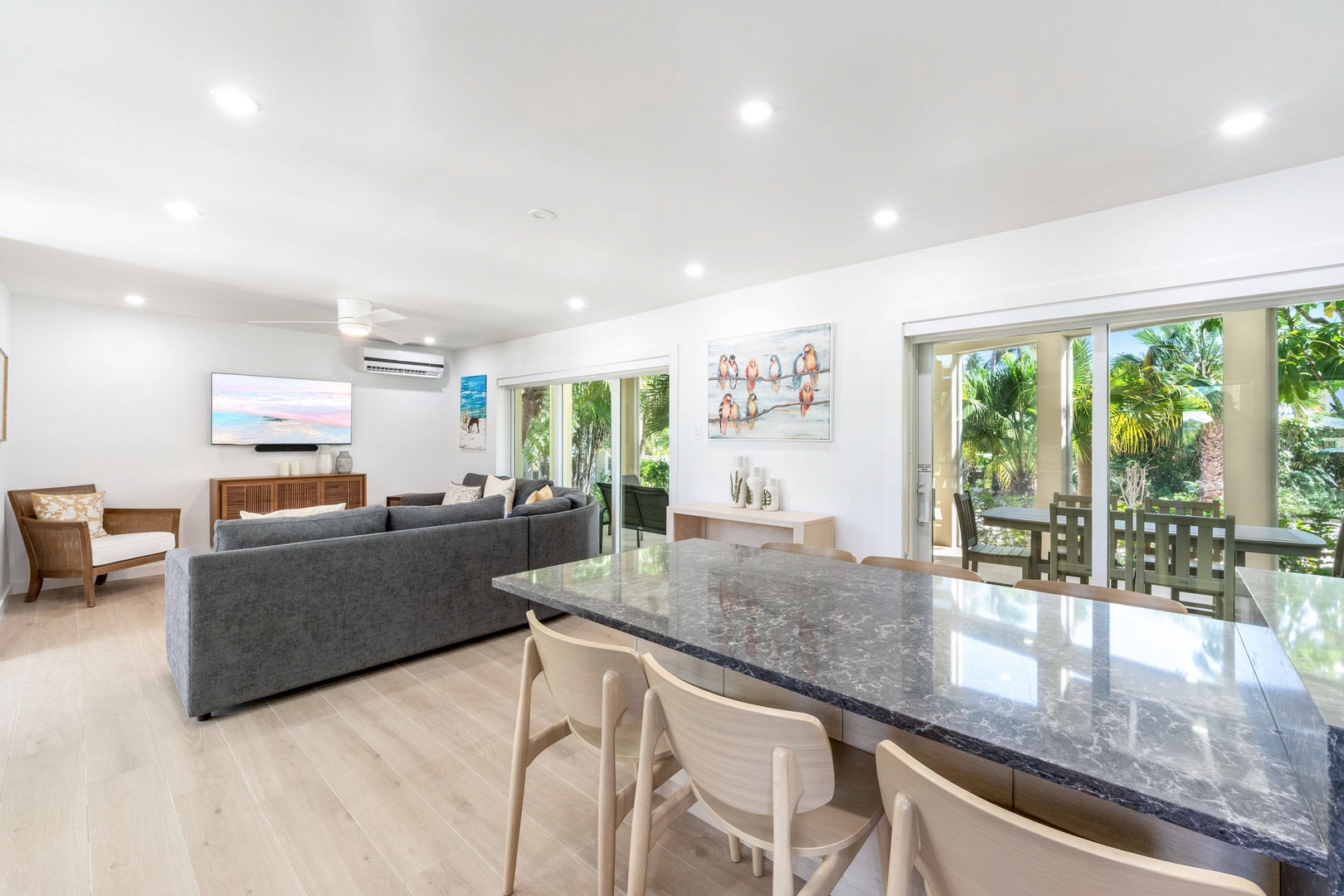 Formal dining area with seating for 6.
