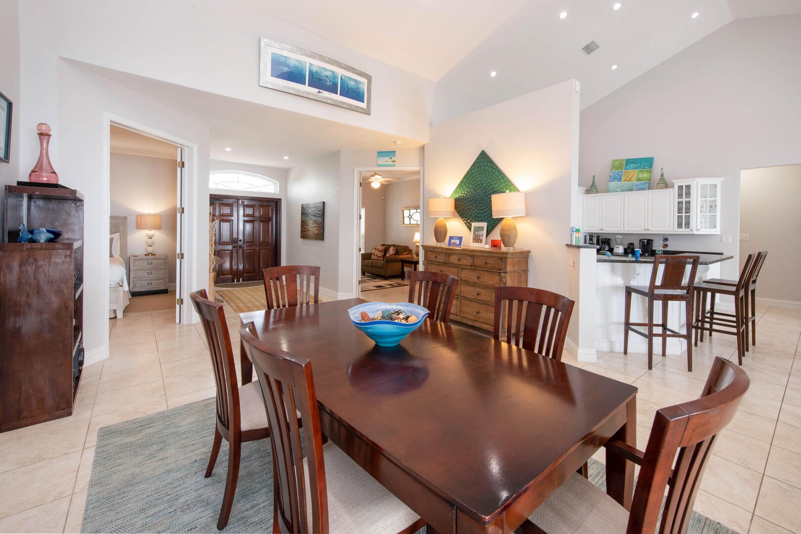 Dining area that seats six.