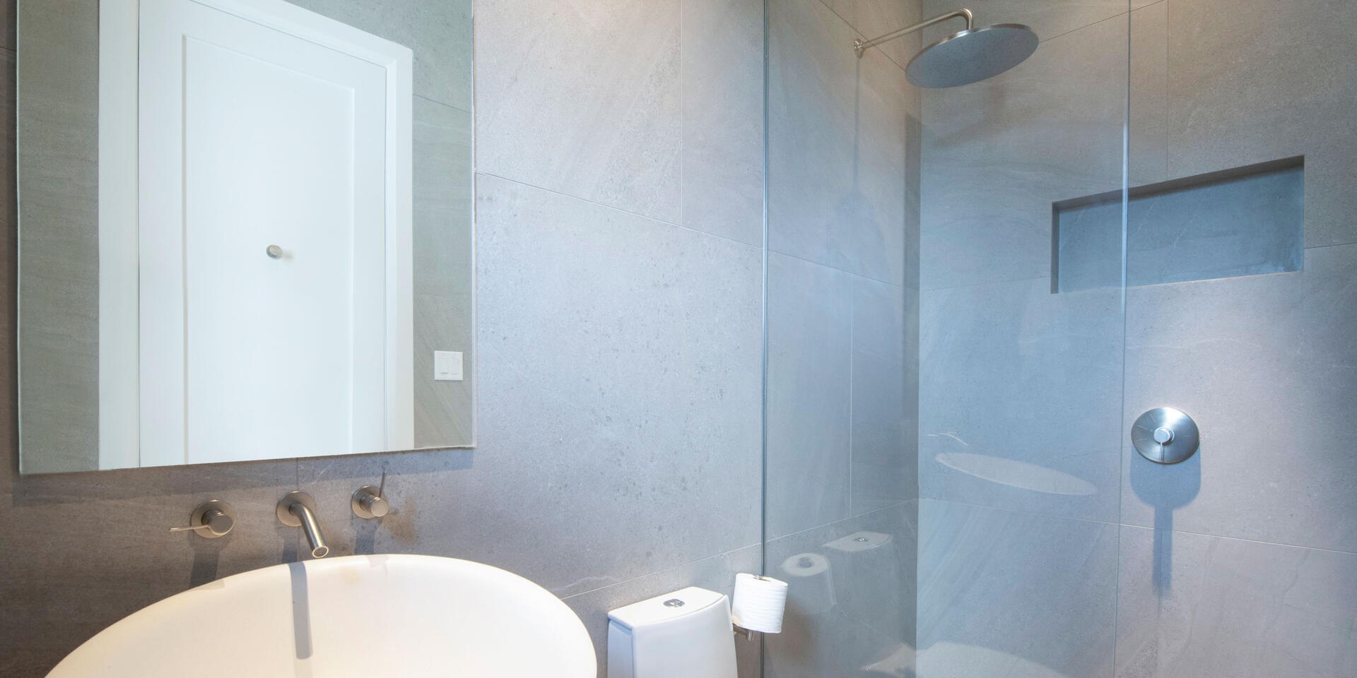 Bedroom 5 ensuite with shower.