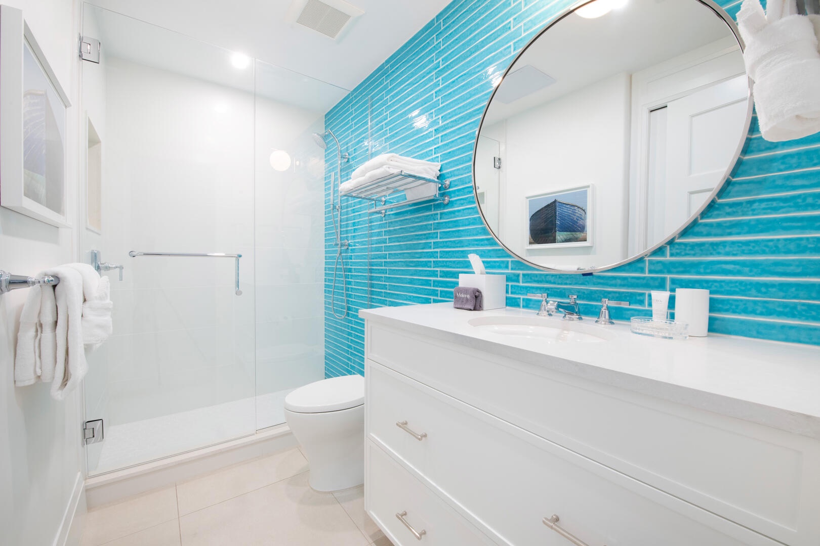 Guest Suite 1 ensuite bathroom.