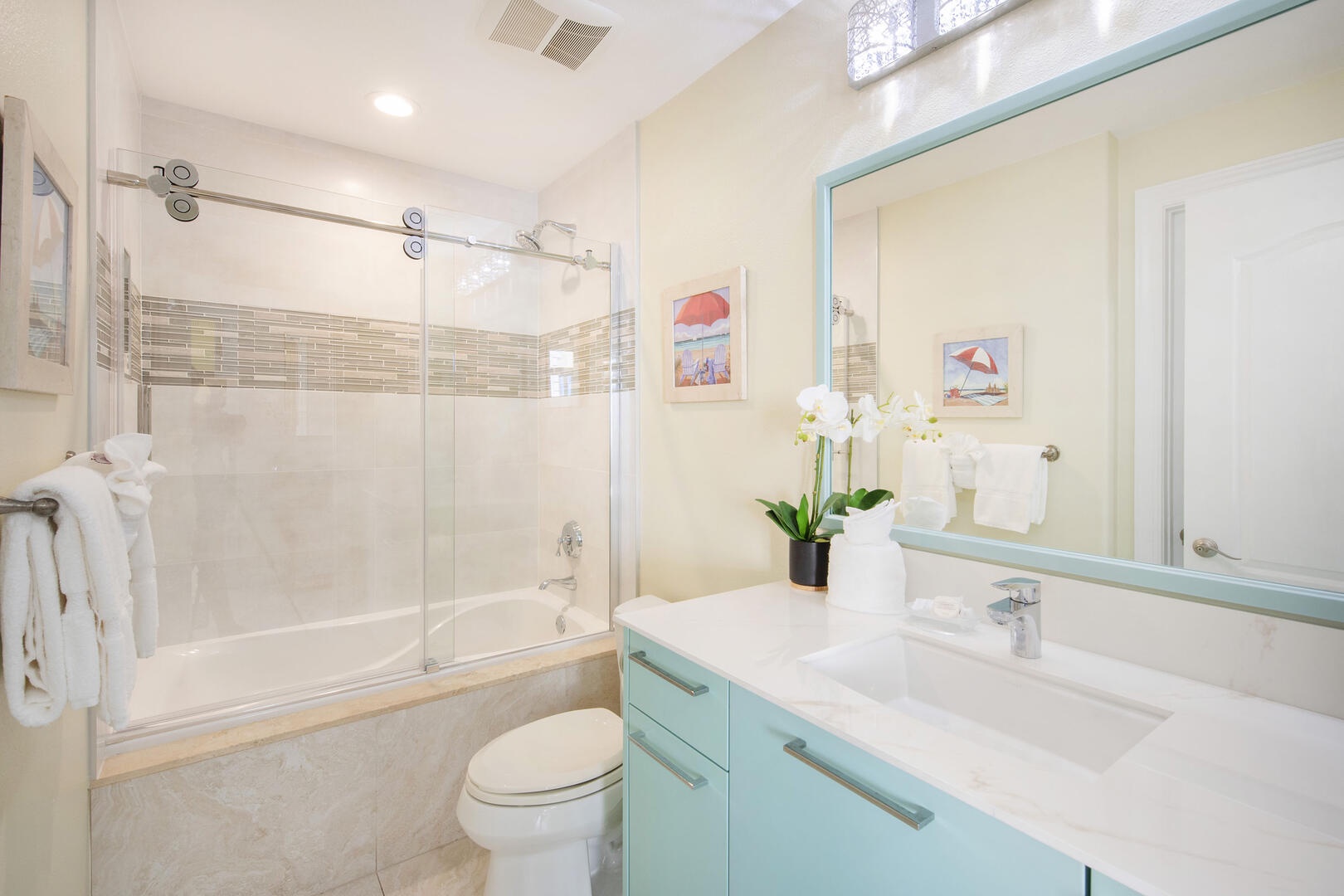 Guest Ensuite #2 with shower/tub combo.