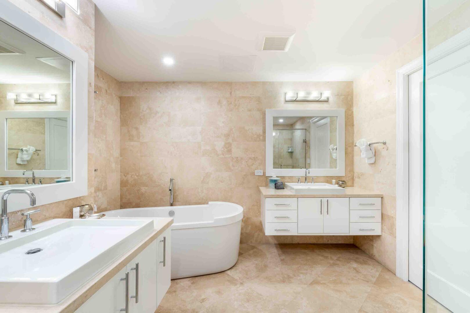 Bedroom 1 ensuite with shower