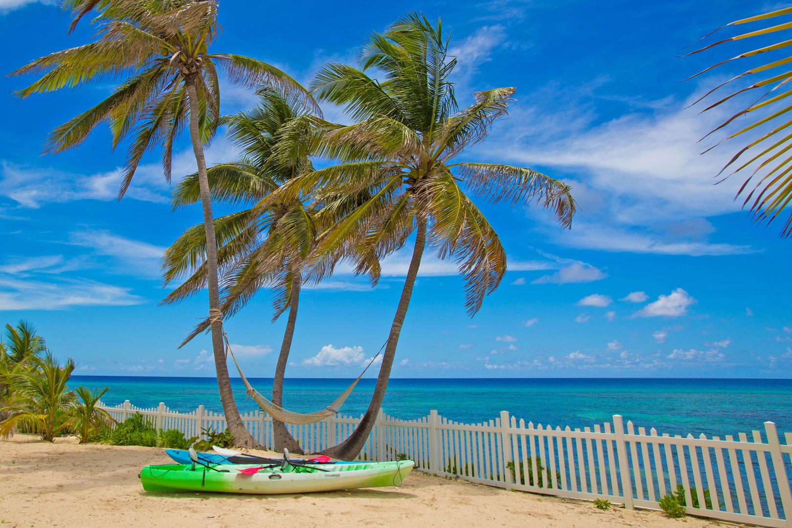 The owner offers kayaks for guests to use during their stay.