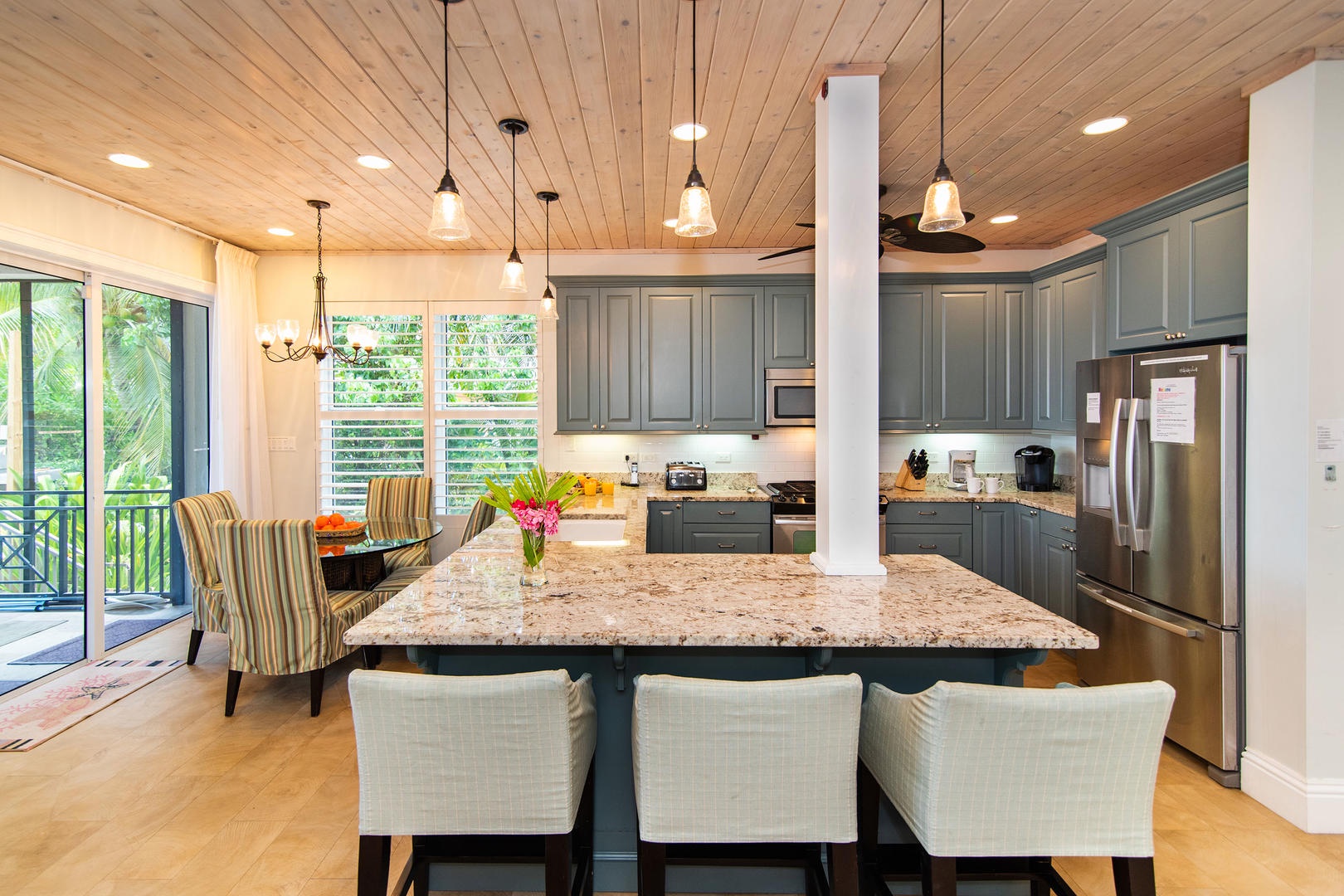 Kitchen island with breakfast nook and counter seating.