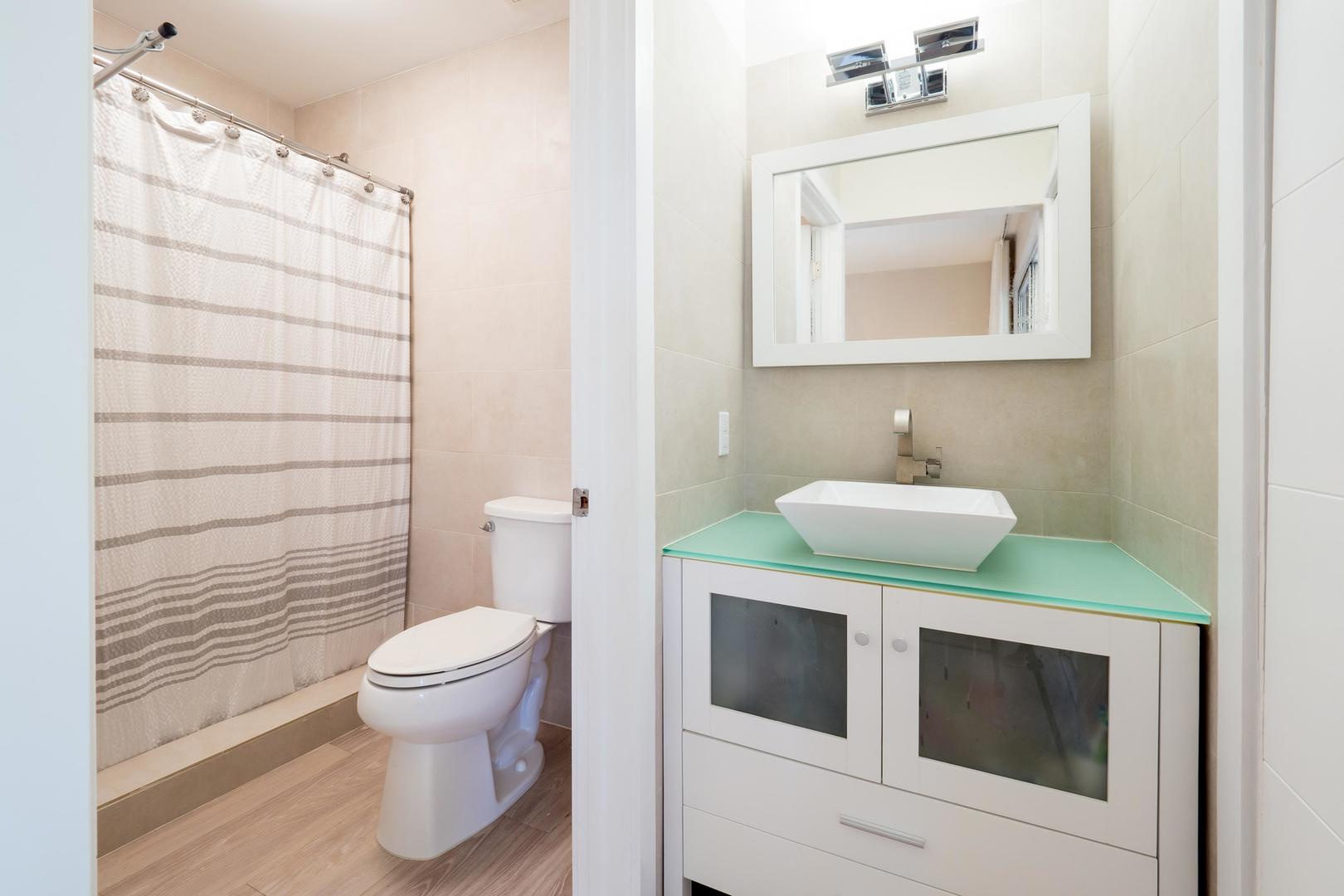 Upstairs Ensuite Bathroom.