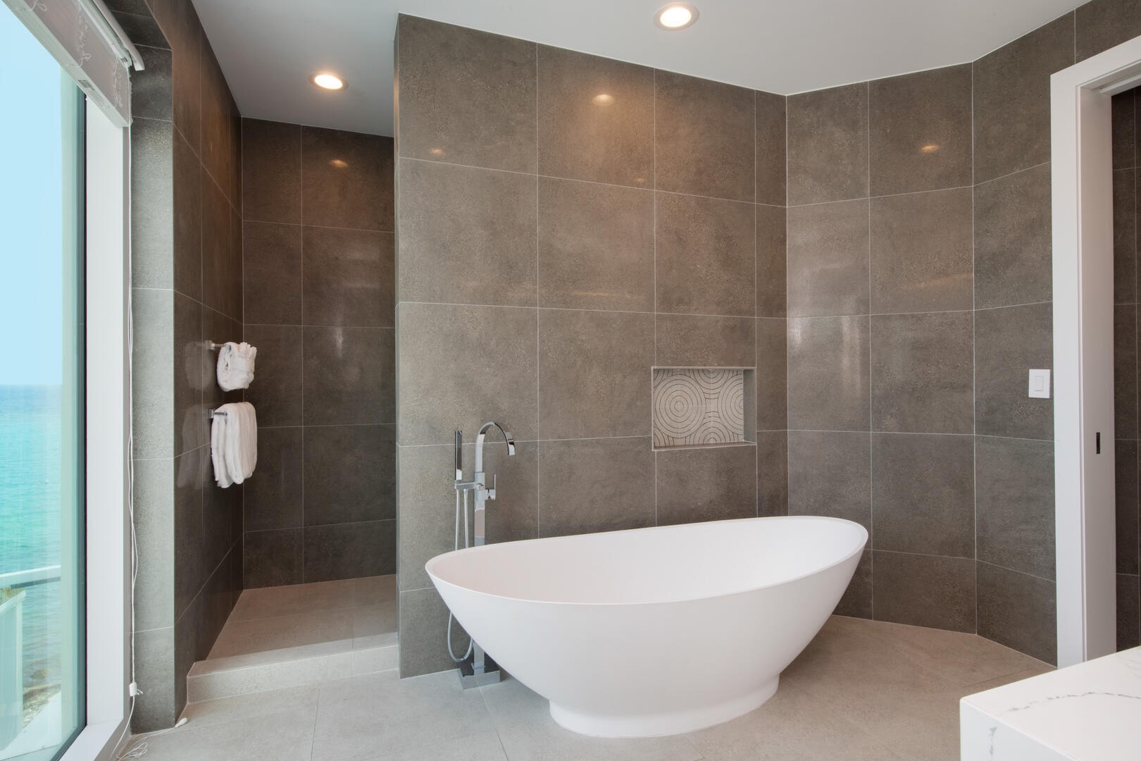 Primary ensuite bath with large soaking tub.