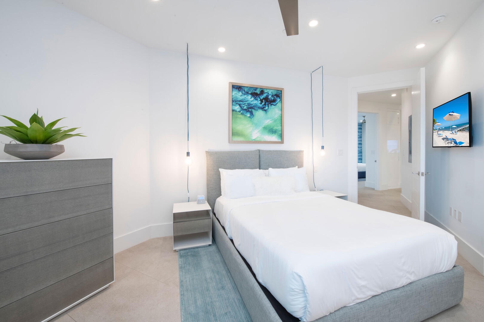 Guest Suite with Queen bed.