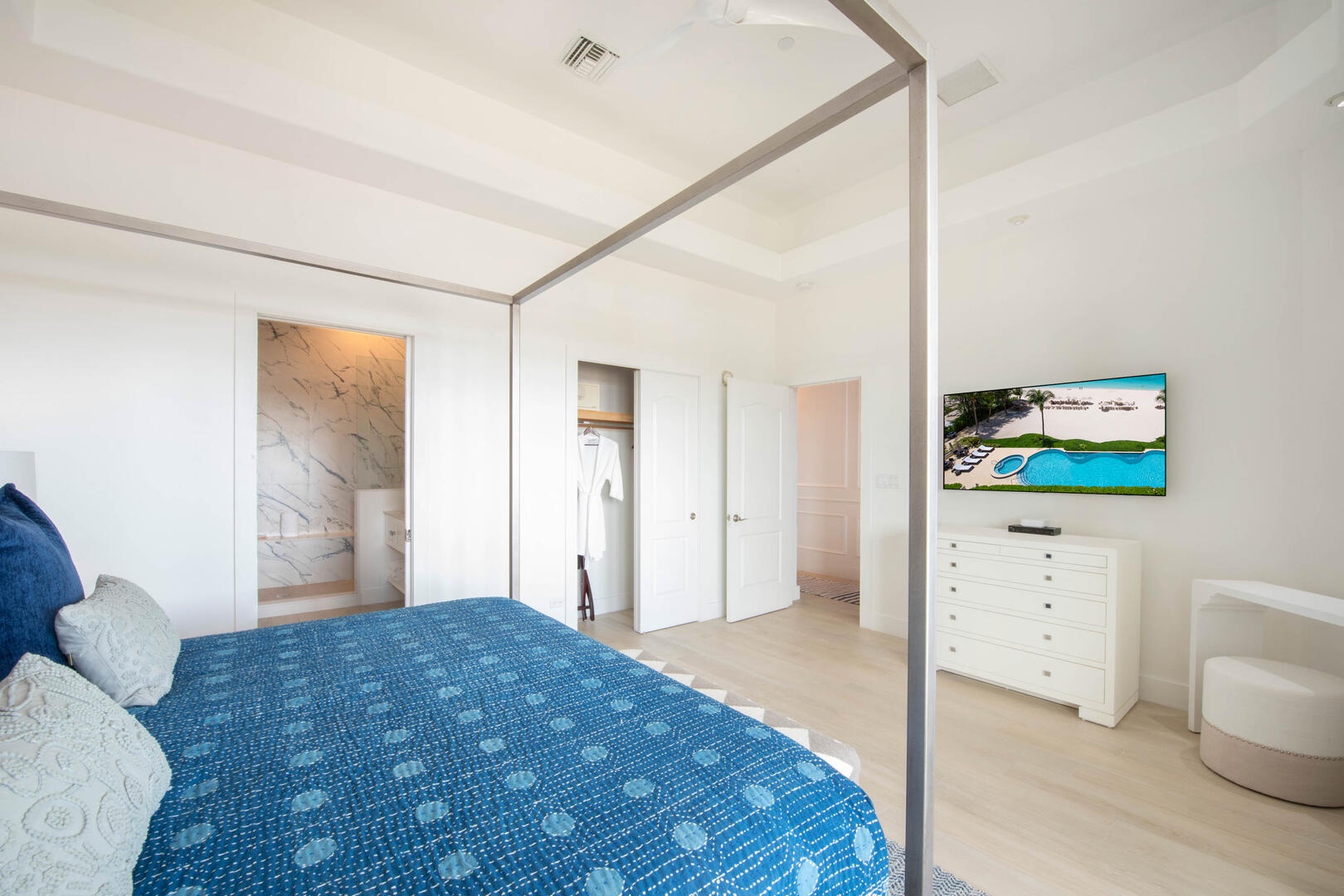 Primary suite with king bed, HD cable TV, and attached ensuite.