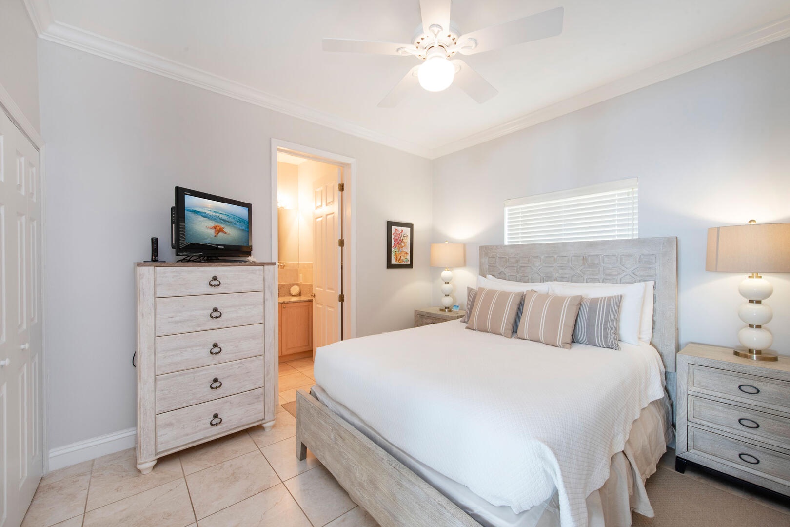 Guest Suite 3a with King bed.