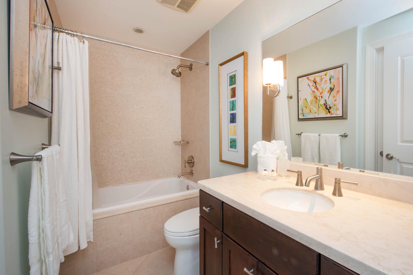 Guest Suite 1 Bathroom.