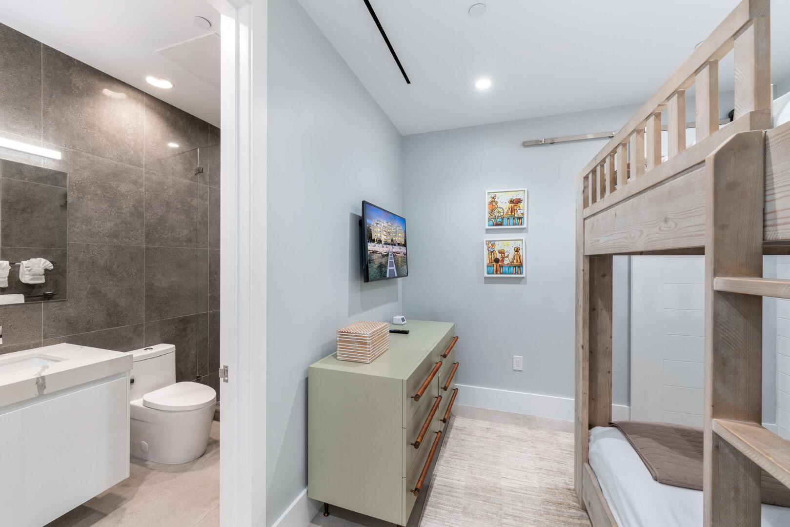 Bunk Ensuite Bath