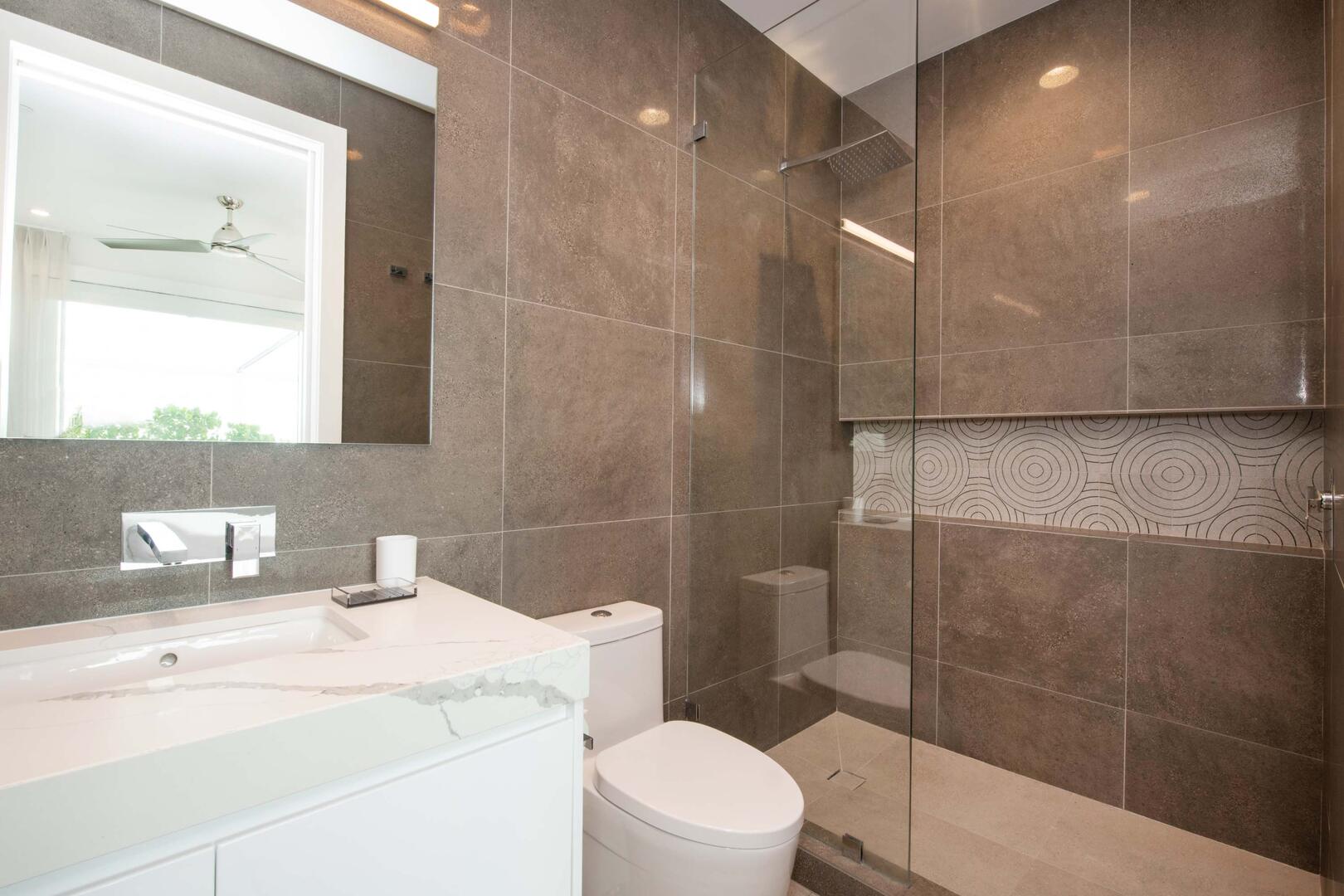 Guest Suite 2 ensuite bath.