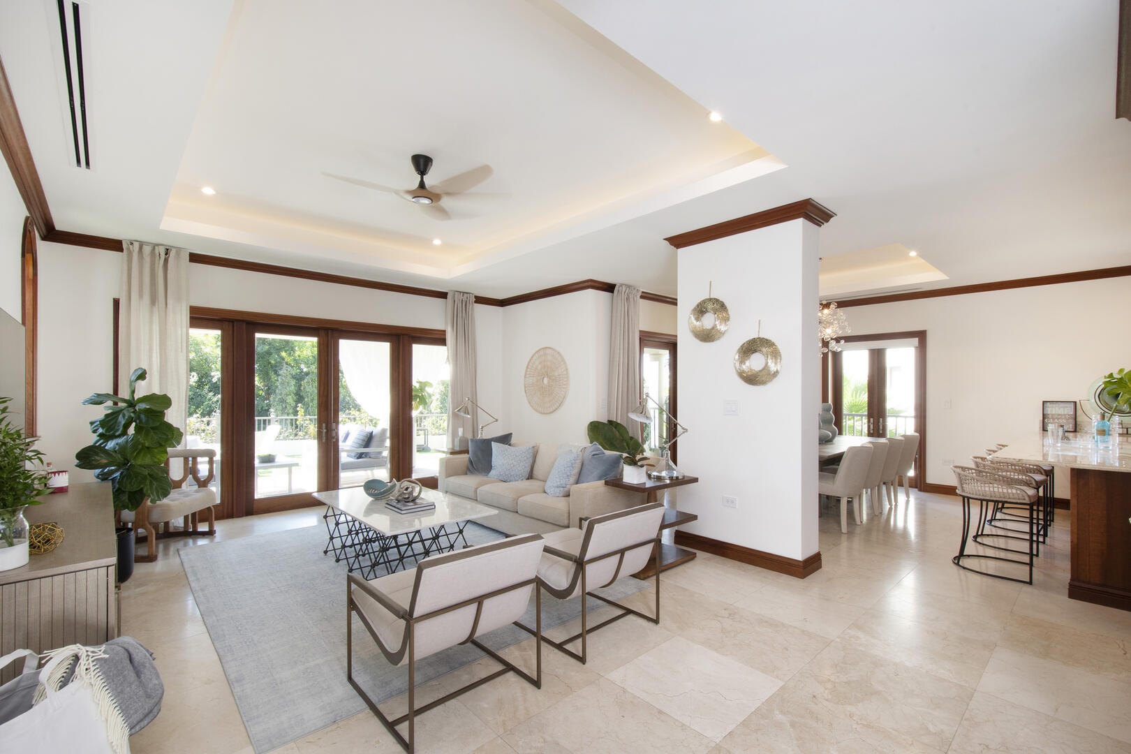 Wide view of the middle floor common areas.