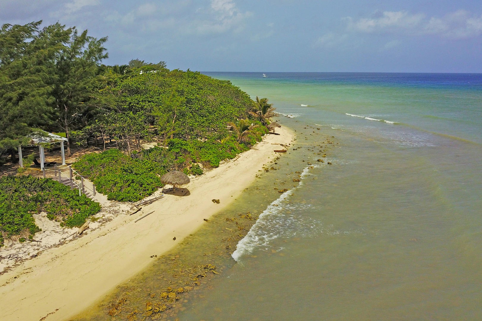The beachfront at Sea Orchard Retreat where Papaya Cottage is located.