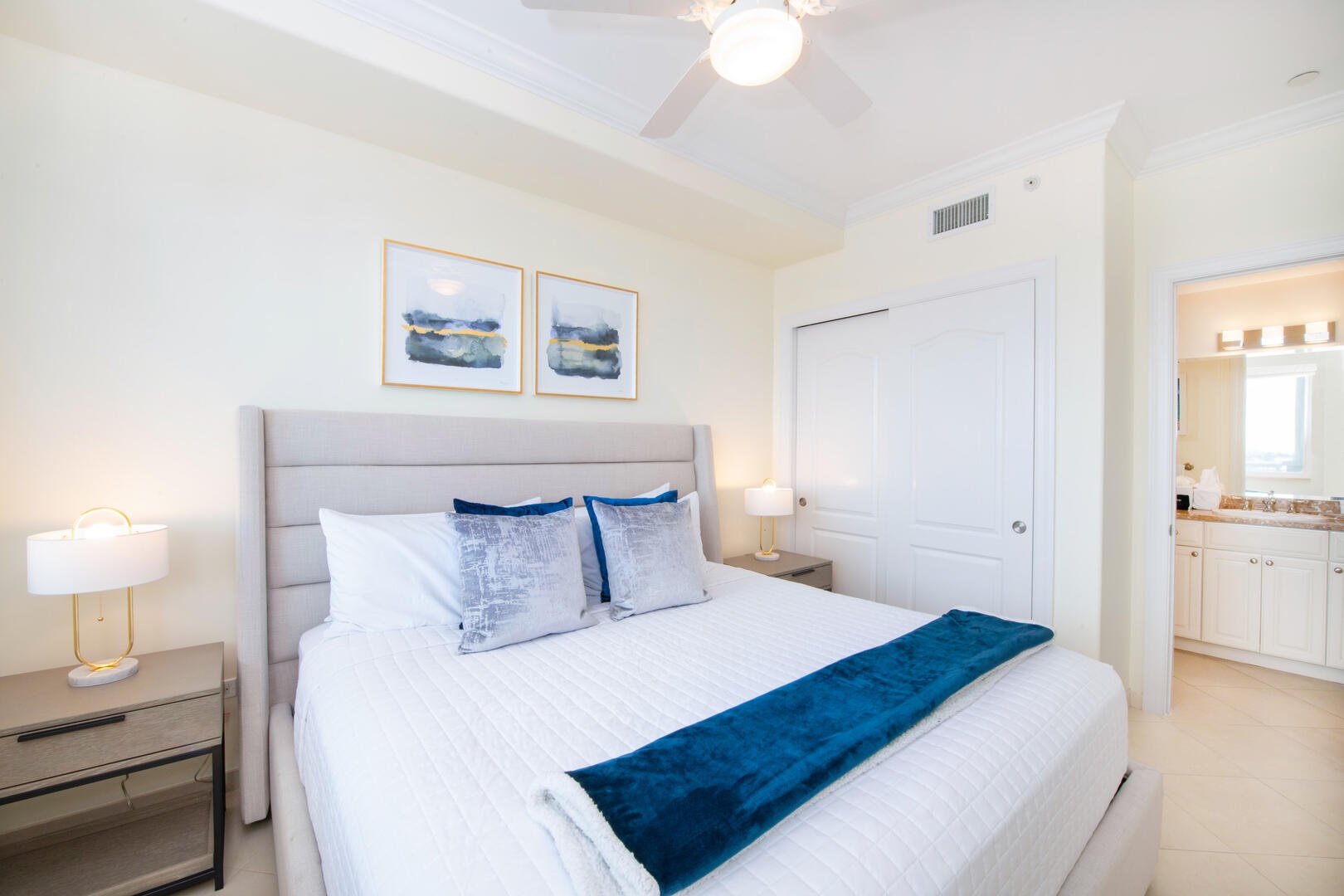 Guest suite with king bed