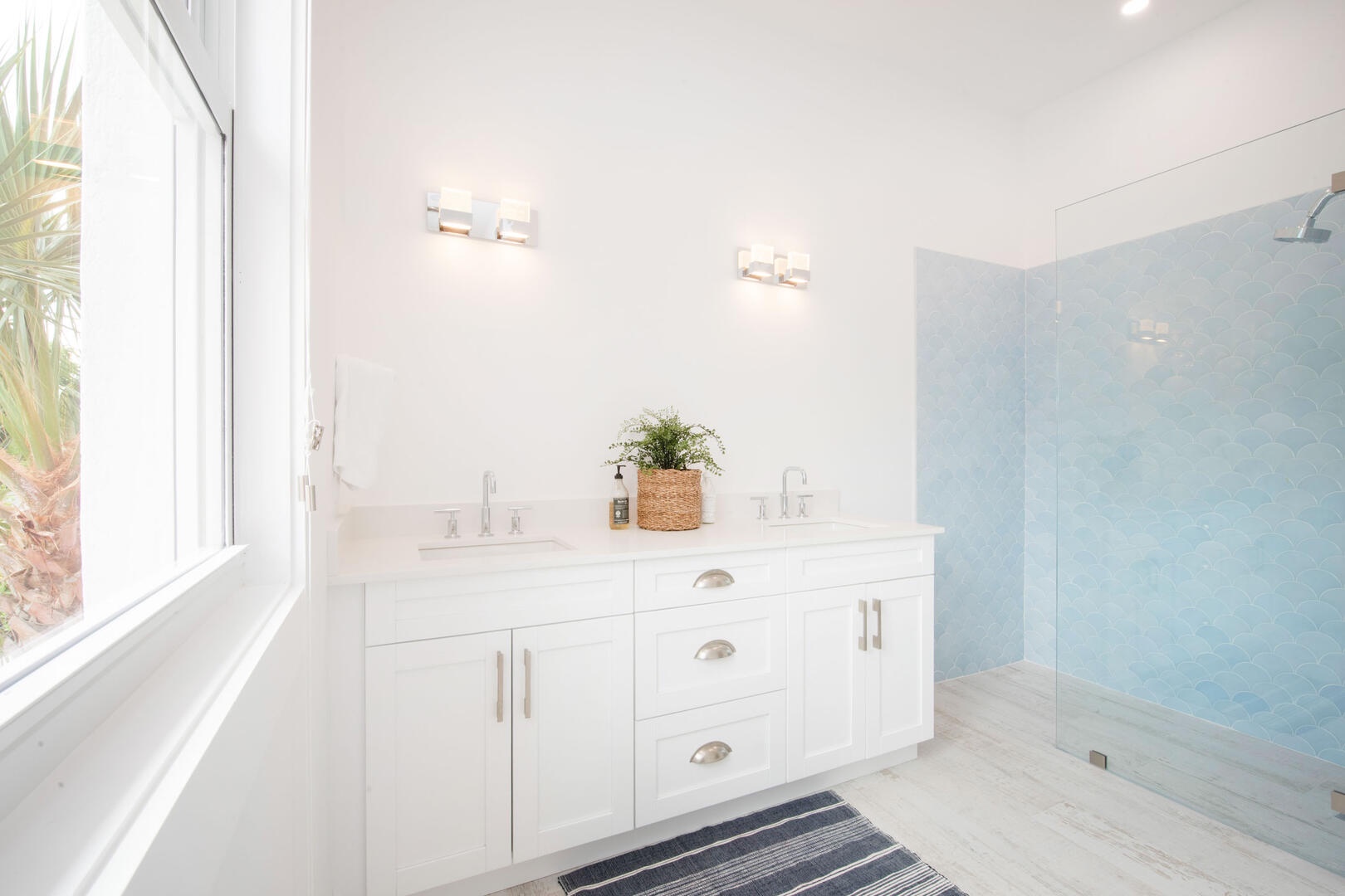 South Suite ensuite bathroom.