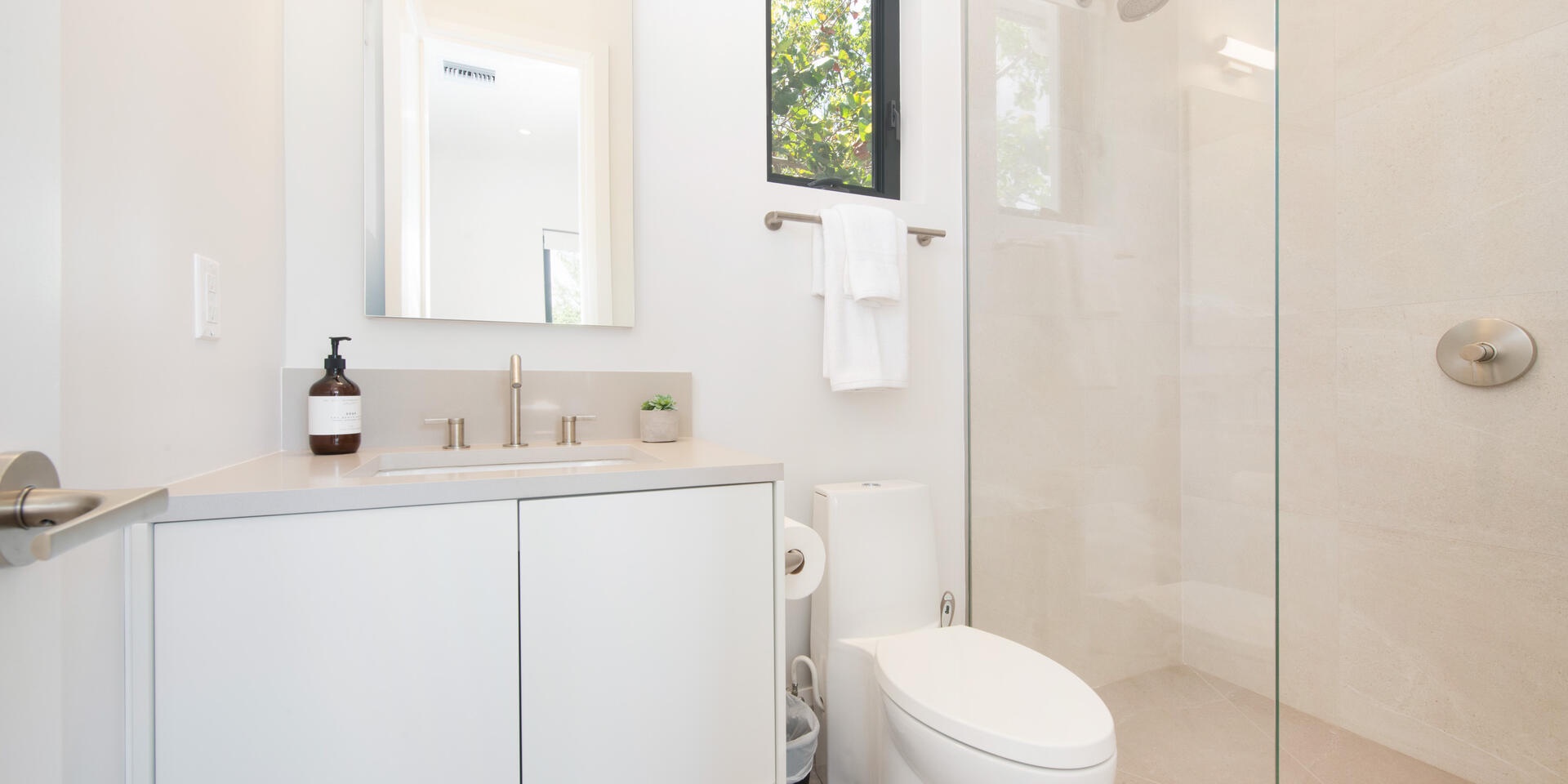 Bedroom 6 ensuite with shower.