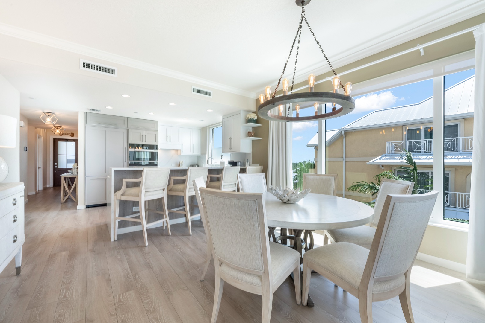 195-BC24-DiningKitchen