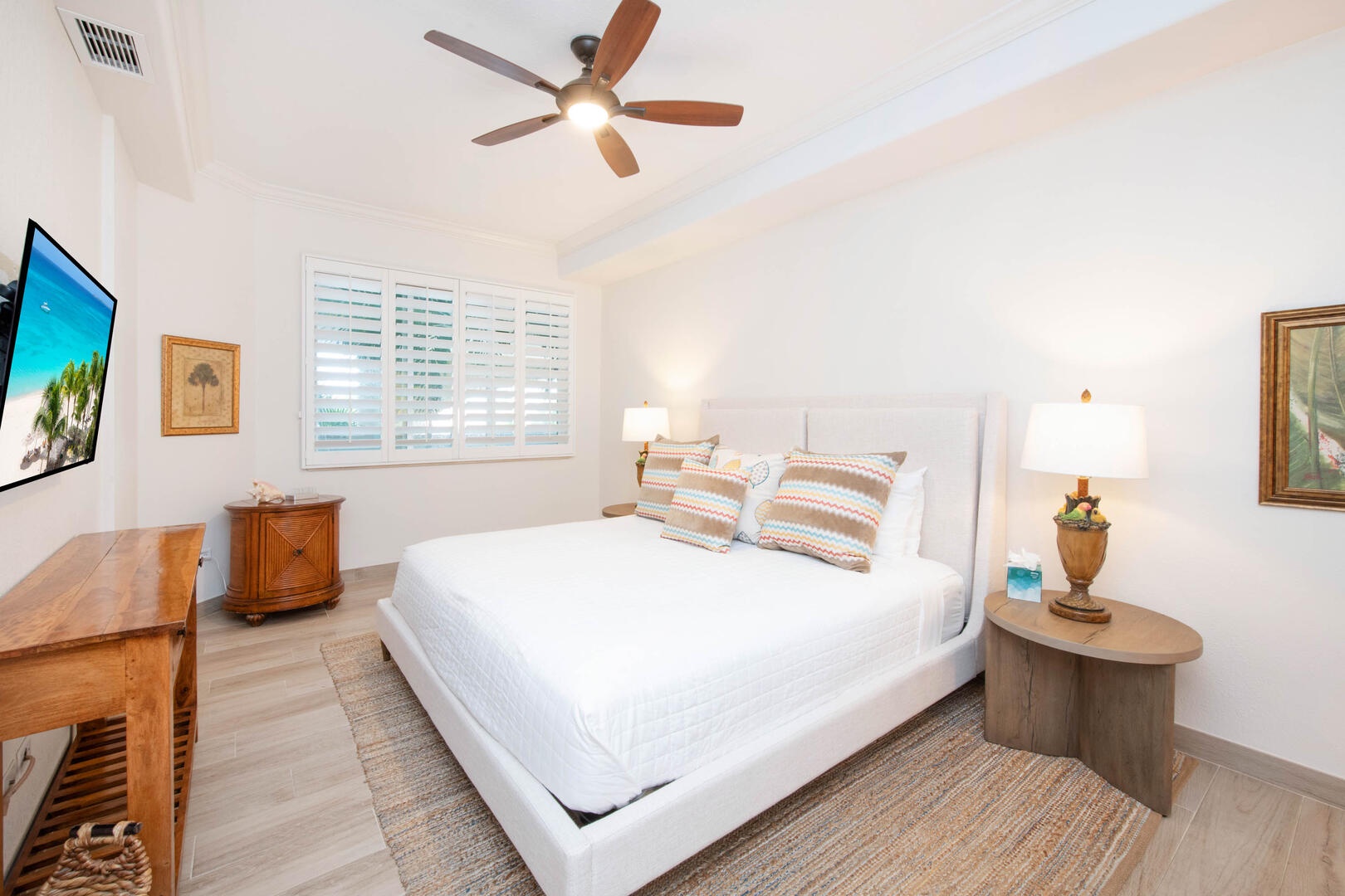 Guest suite with king bed.