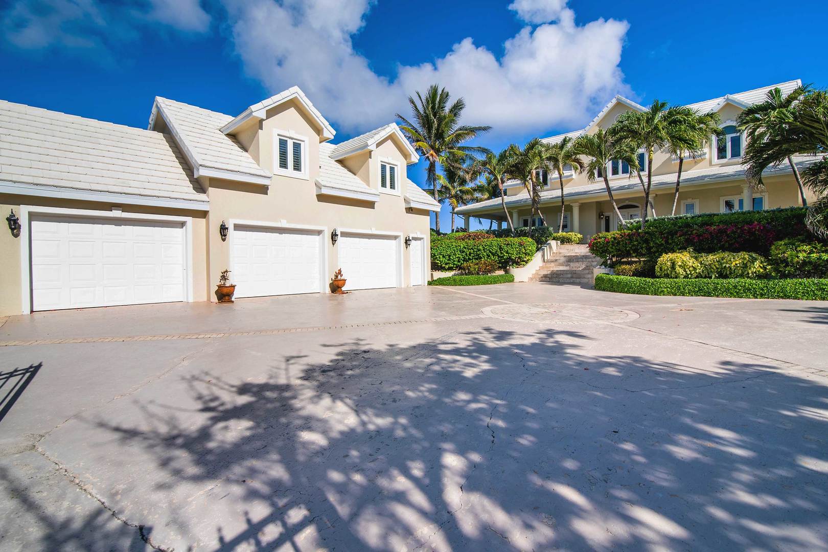 Driveway with plenty of off-street parking.
