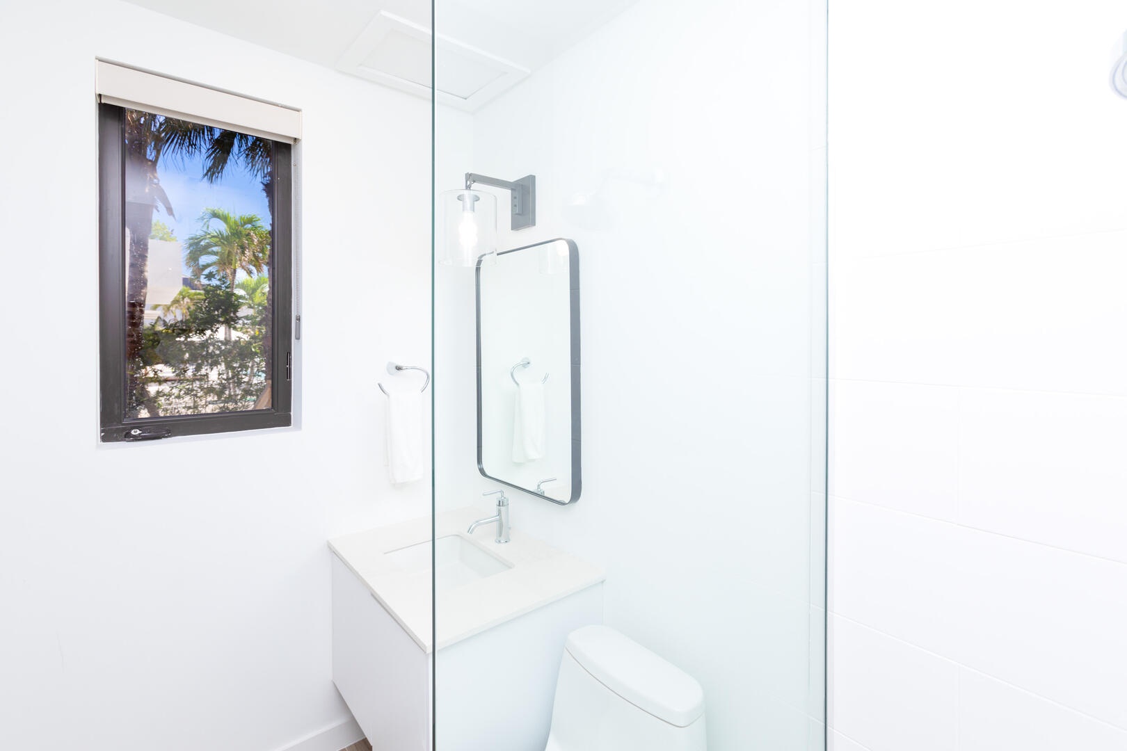 Twin Ensuite with shower.