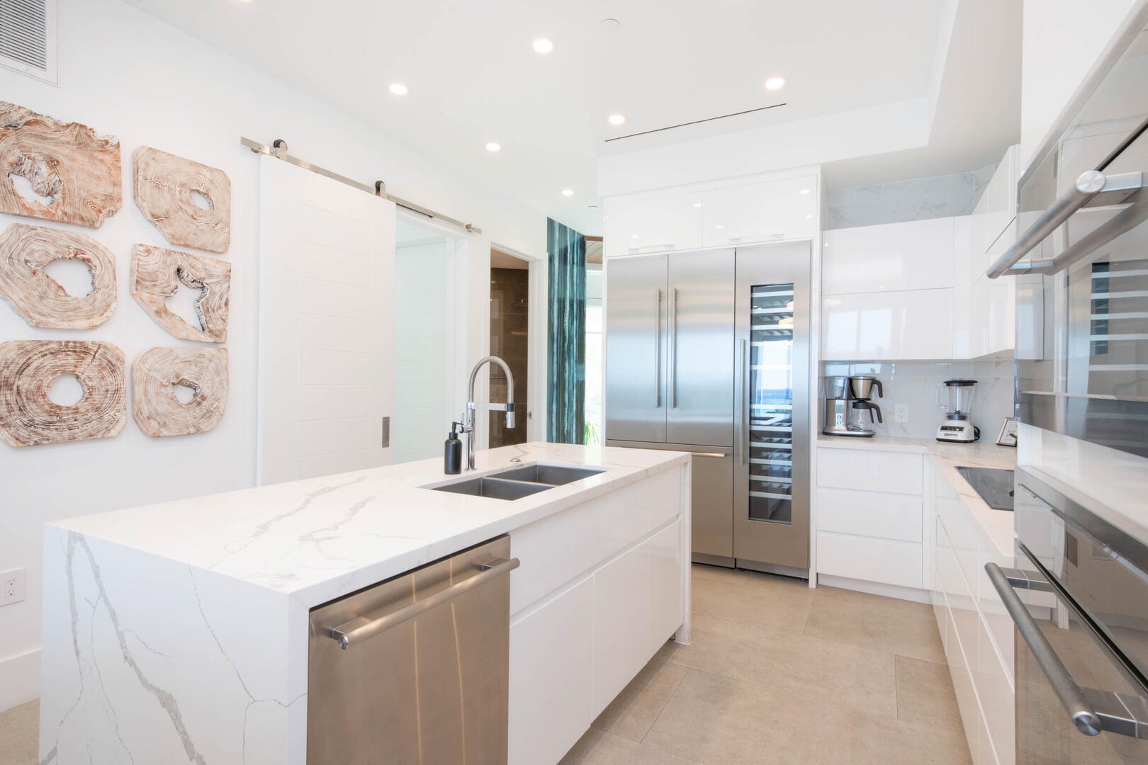 Kitchen with kitchen island.