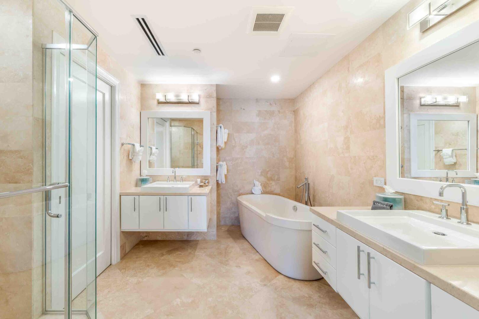 Bedroom 1 ensuite with tub