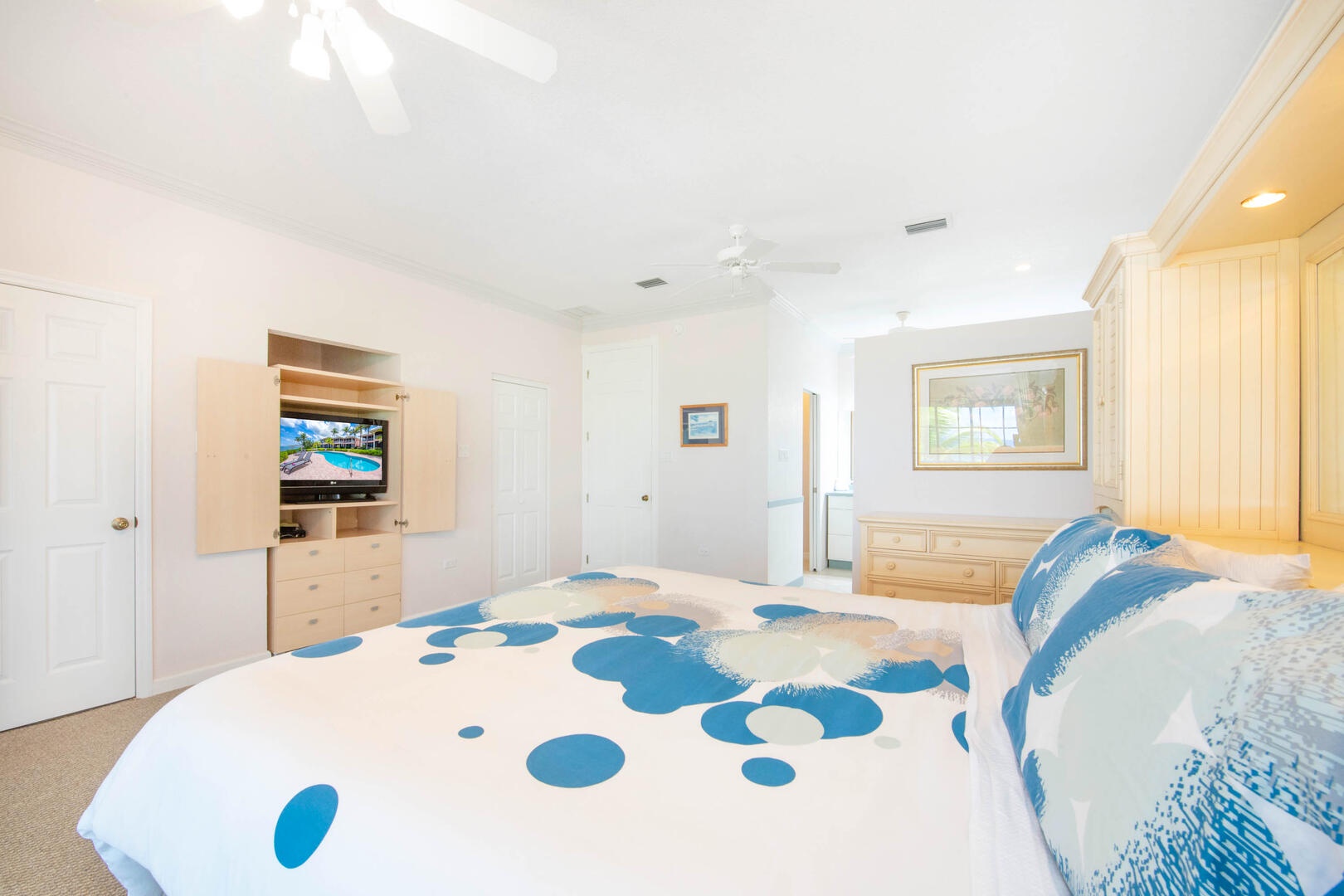 Master suite with king bed.