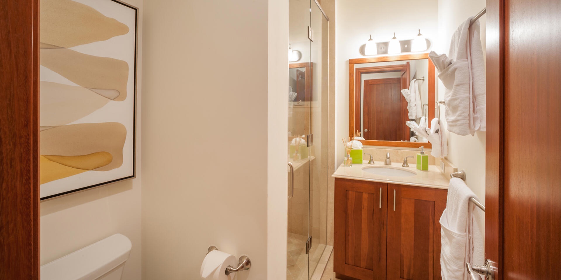 Guest Suite 2 bath with shower.