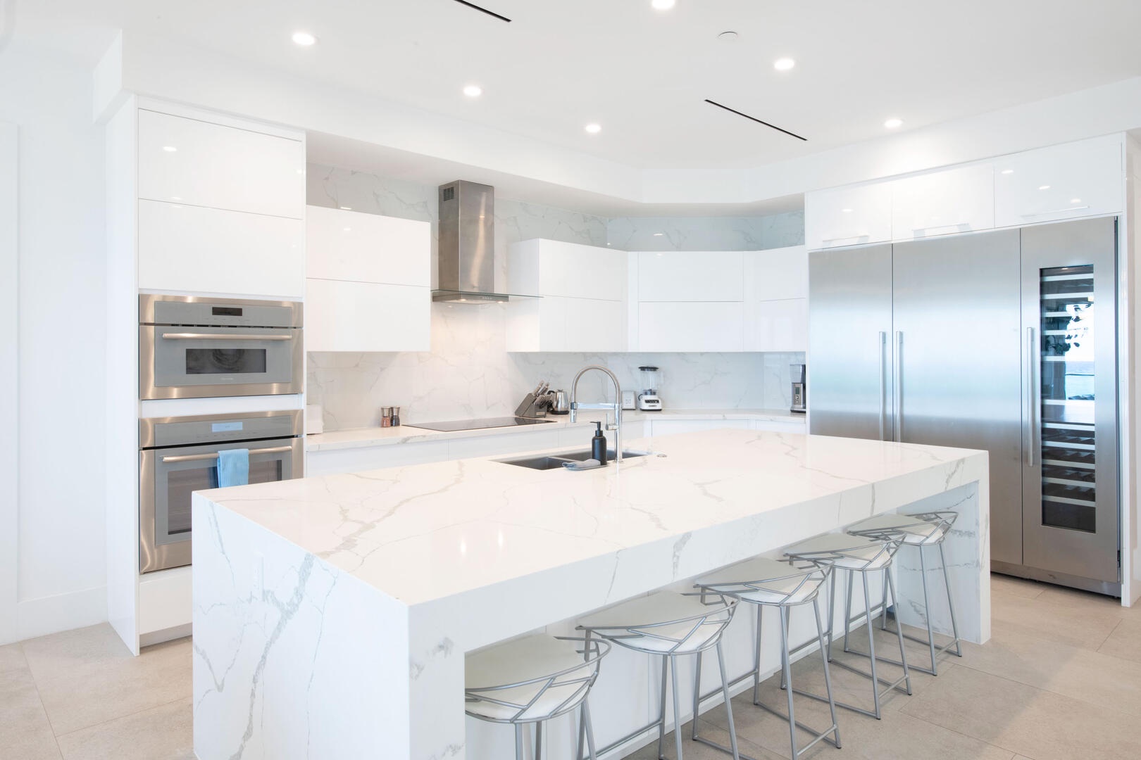 Kitchen island with breakfast bar seating for five.