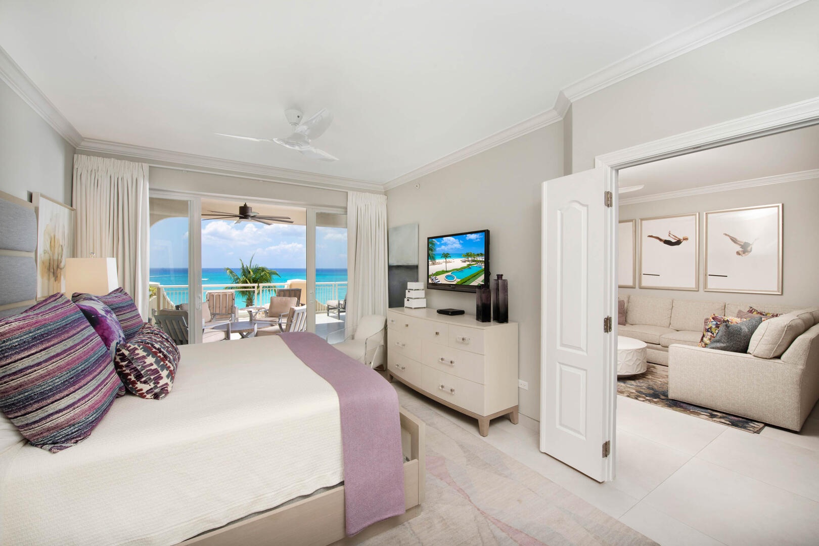 Master Suite with king size bed.