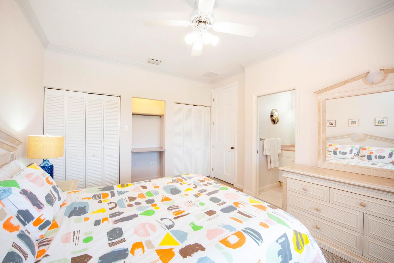 Guest Suite with Queen Bed.