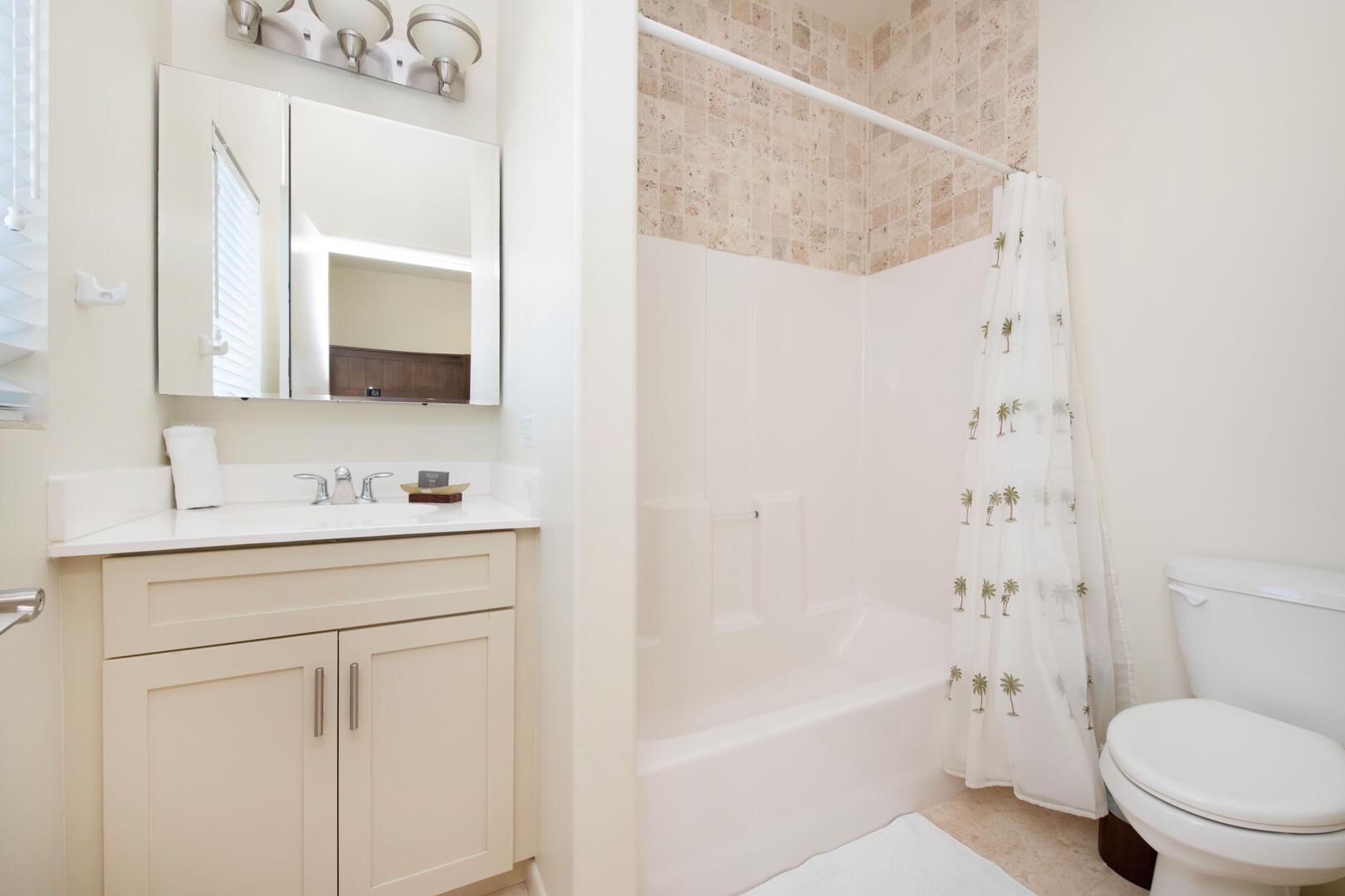 Bunk Ensuite with shower bath.
