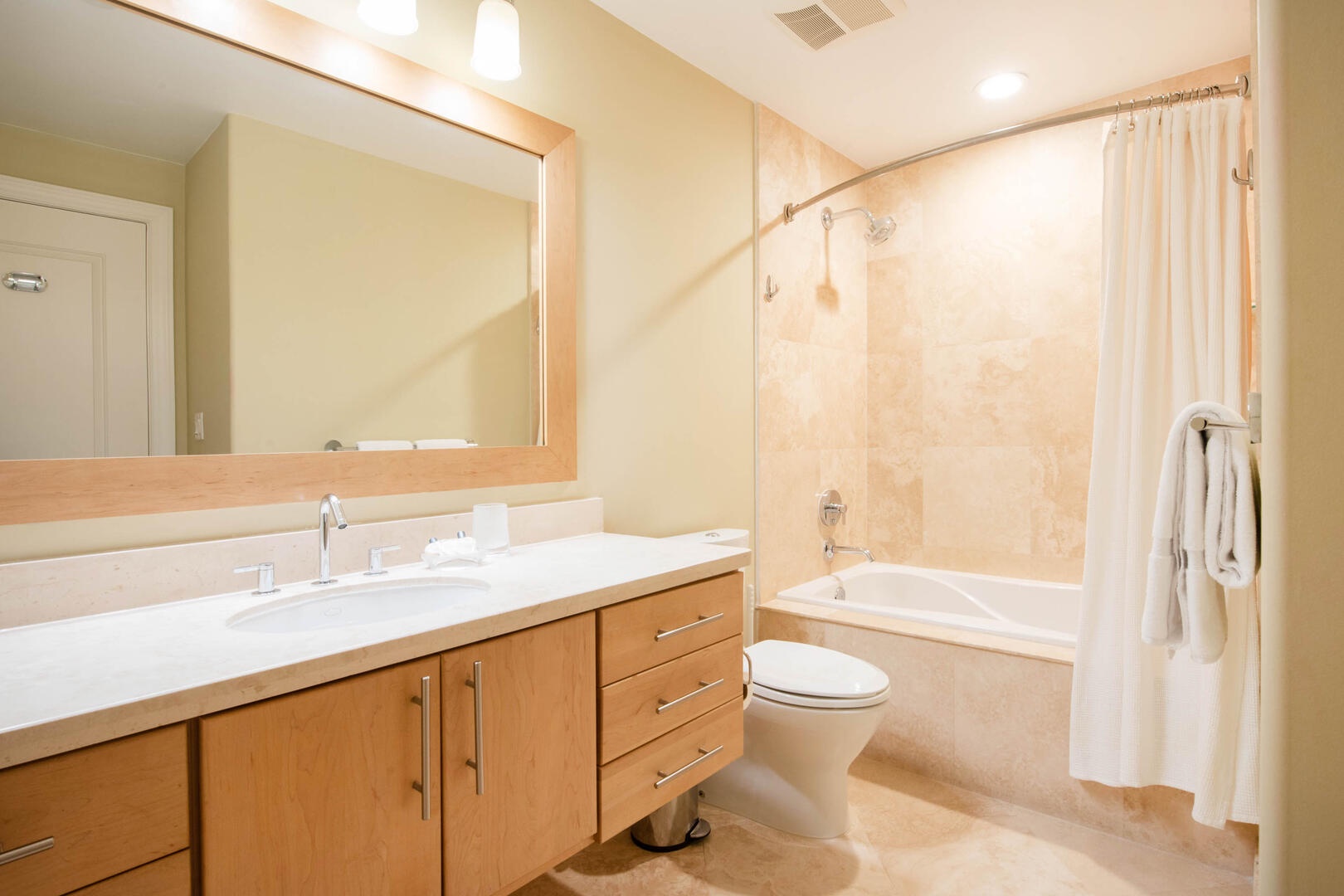 190-BC26-GuestSuite2